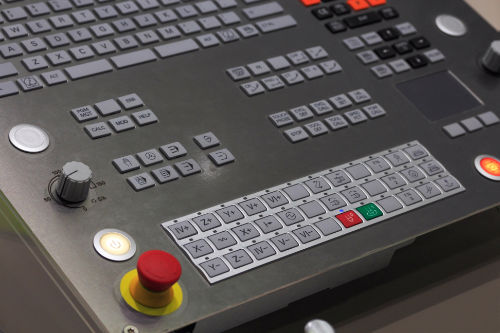 Bedienfeld eines CNC Bearbeitungszentrums